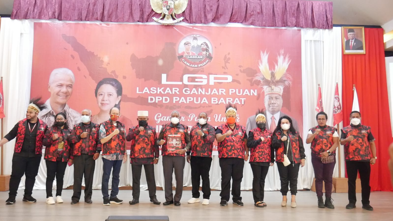Masyarakat Papua Barat gelar deklarasi dukung Ganjar-Puan di Pilpres 2024 Masyarakat Papua Barat gelar deklarasi dukung Ganjar-Puan di Pilpres 2024