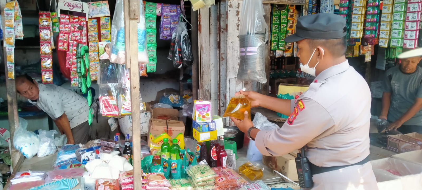 Polsek Jajaran, Polres Lhokseumawe rutin pantau stok minyak goreng selama Ramadan Polsek Jajaran, Polres Lhokseumawe rutin pantau stok minyak goreng selama Ramadan