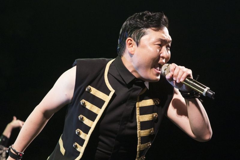 Psy comeback setelah lima tahun dengan album penuh