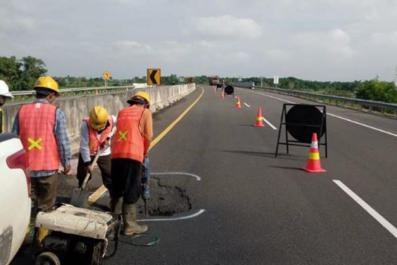Tol Kapal Betung pastikan kelancaran arus lalu lintas sambut Lebaran Tol Kapal Betung pastikan kelancaran arus lalu lintas sambut Lebaran