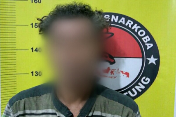 Diduga bawa 4 paket ganja, pria asal Papua ini diamankan petugas