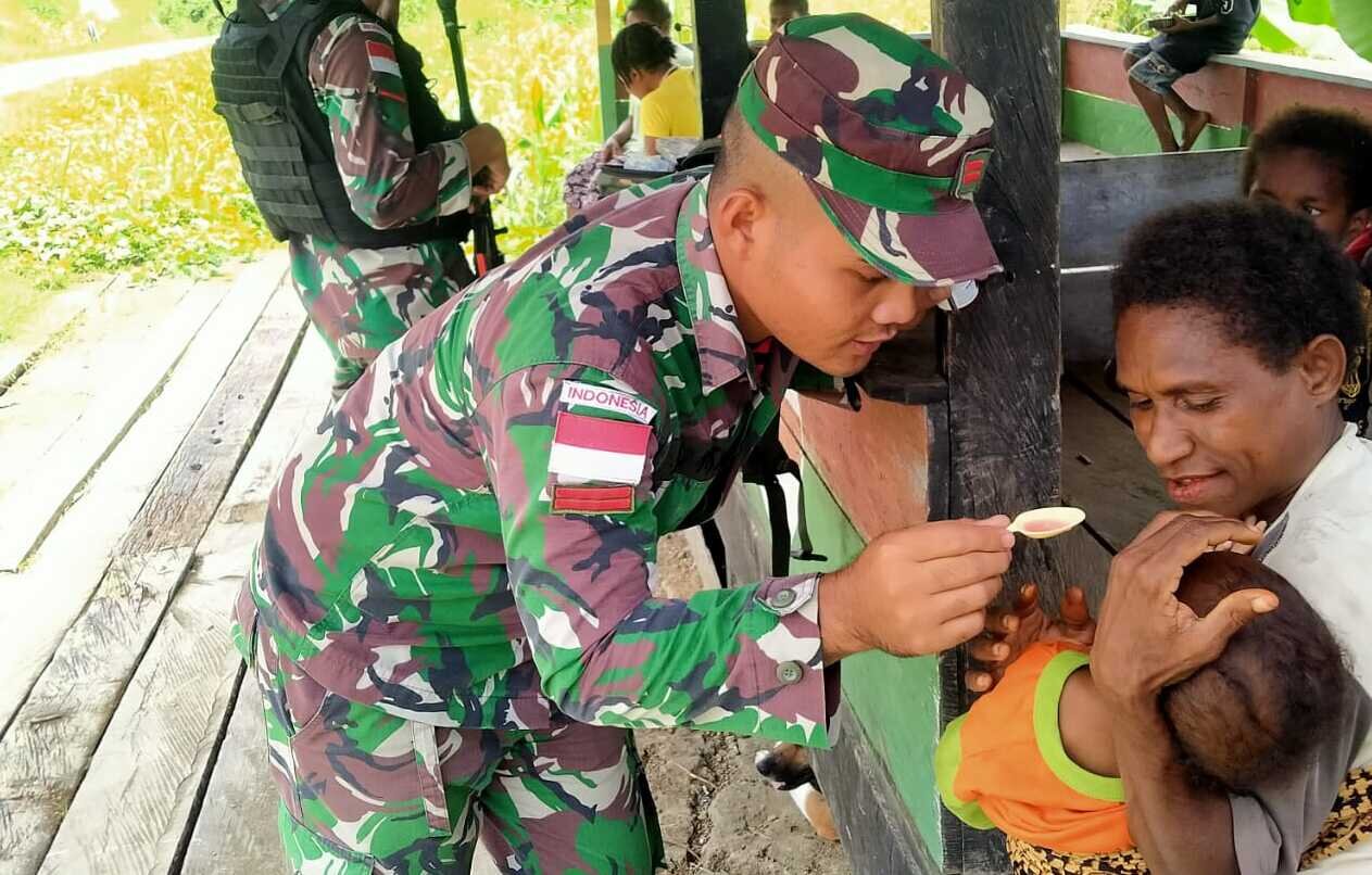 Satgas Yonif 126/KC gencar berikan pelayanan kesehatan untuk warga perbatasan Satgas Yonif 126/KC gencar berikan pelayanan kesehatan untuk warga perbatasan