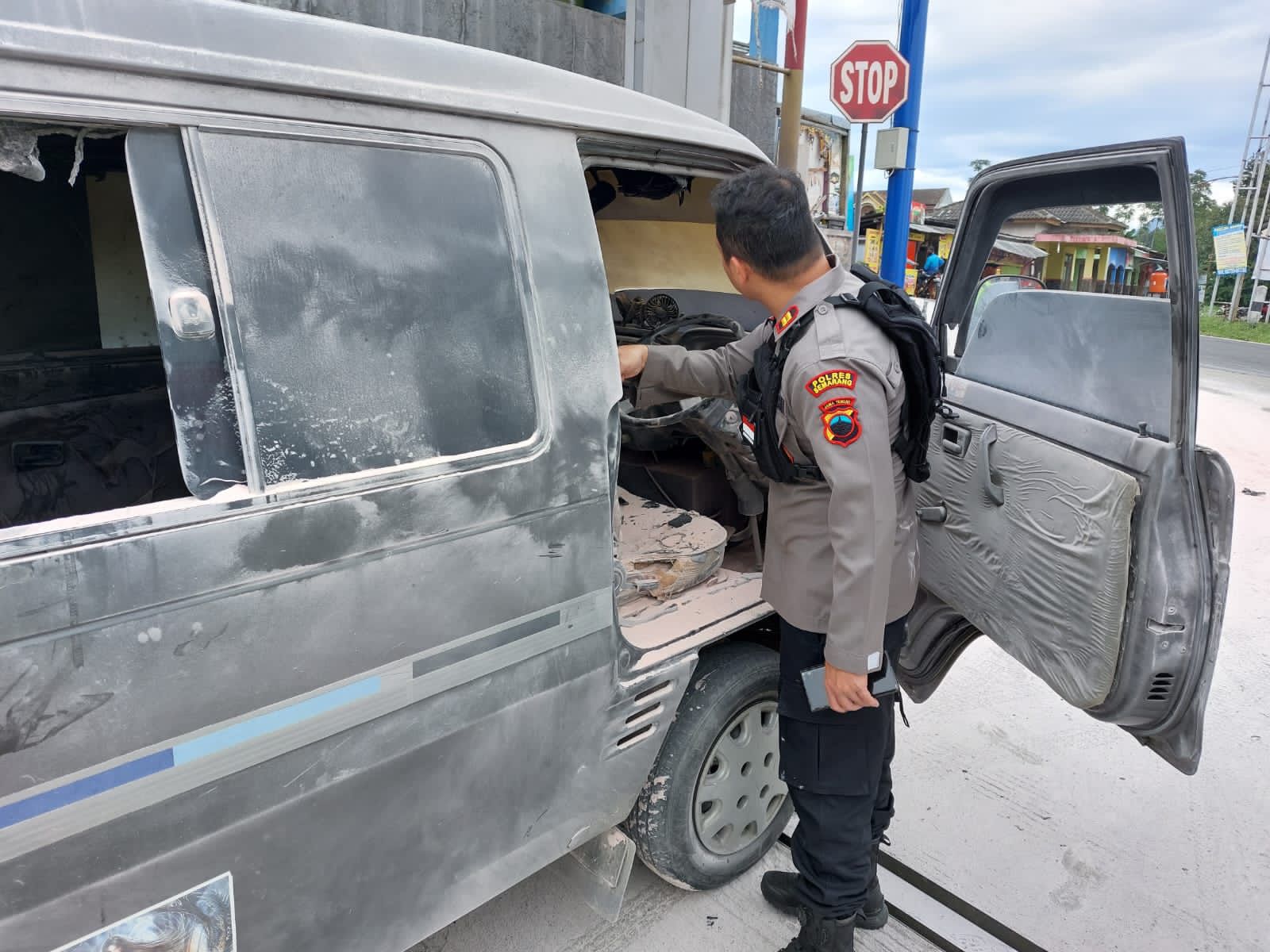 Mobil colt terbakar di SPBU usai isi BBM 