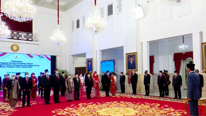 Presiden Jokowi lantik Anggota KPU dan Bawaslu periode 2022-2027