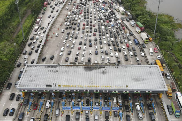 Polri lakukan sterilisasi jelang one way di Km 47 Tol Cikampek