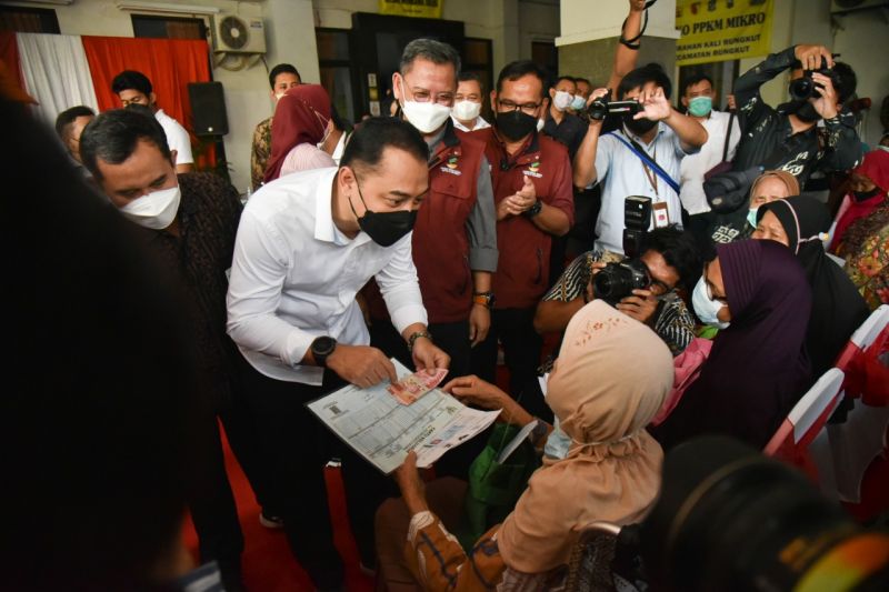 Wali Kota Surabaya minta KPM manfaatkan BLT minyak goreng dengan bijak Wali Kota Surabaya minta KPM manfaatkan BLT minyak goreng dengan bijak
