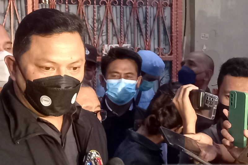 Polisi temukan perlengkapan ritual di lokasi satu keluarga meninggal