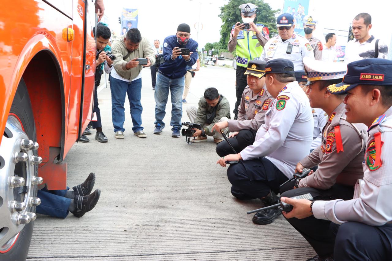Minimalisir kecelakaan, Polresta Bandung gelar ramp check di exit Tol Soroja Minimalisir kecelakaan, Polresta Bandung gelar ramp check di exit Tol Soroja