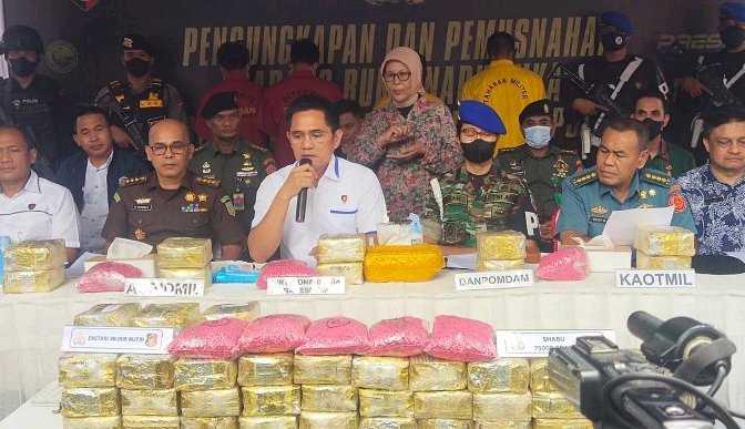 Aparat ungkap kasus narkoba libatkan oknum anggota TNI Aparat ungkap kasus narkoba libatkan oknum anggota TNI