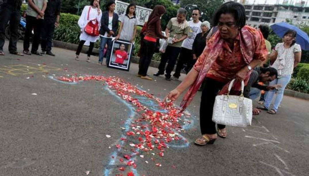 7 Desembwer 2011: Aksi bakar diri Sondang Hutagalung di depan Istana