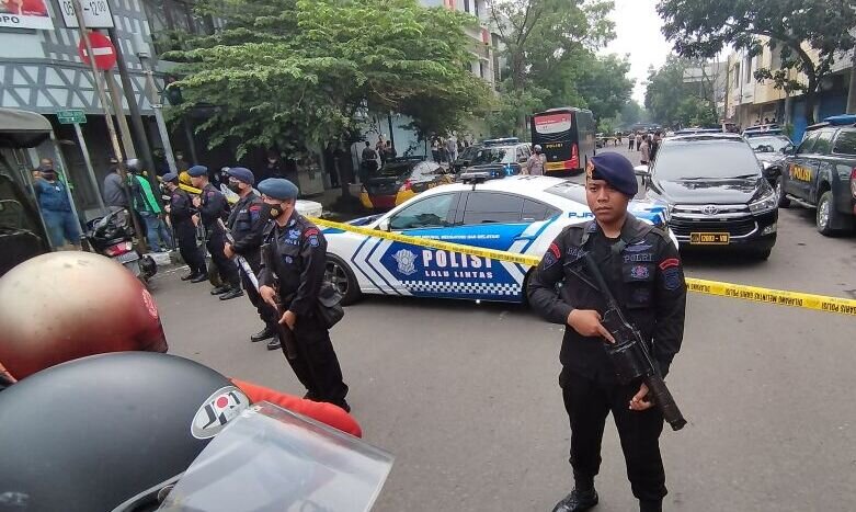 Jalan Astanaanyar ditutup imbas bom di Polsek Astanaanyar Bandung Jalan Astanaanyar ditutup imbas bom di Polsek Astanaanyar Bandung