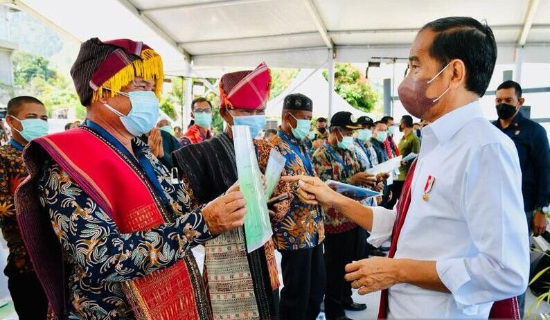 Presiden Jokowi bagikan 1,5 juta sertipikat tanah untuk rakyat Presiden Jokowi bagikan 1,5 juta sertipikat tanah untuk rakyat