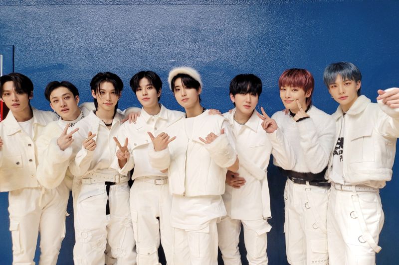 Stray Kids hadirkan FAM versi konser langsung Stray Kids hadirkan FAM versi konser langsung