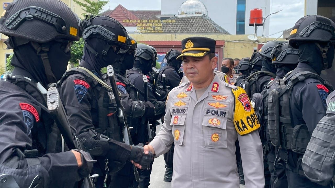 Kapolres Tegal pantau pos pospam dan posyan Nataru Kapolres Tegal pantau pos pospam dan posyan Nataru
