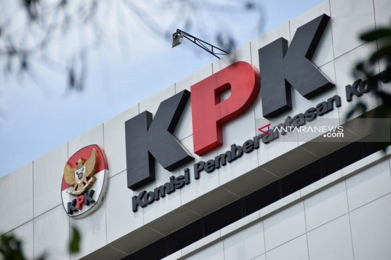 Tuntut penuntasan kasus dugaan korupsi Formula E, massa gelar aksi teatrikal di KPK Tuntut penuntasan kasus dugaan korupsi Formula E, massa gelar aksi teatrikal di KPK