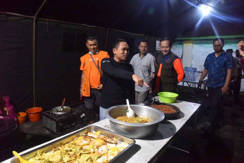 Pemkab Malang bantu logistik kebutuhan pengungsi di Pronojiwo Lumajang Pemkab Malang bantu logistik kebutuhan pengungsi di Pronojiwo Lumajang