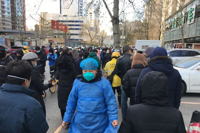 Massa padati tempat tes PCR di Beijing Massa padati tempat tes PCR di Beijing