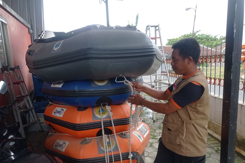 Tiga kecamatan di Pandeglang terendam banjir Tiga kecamatan di Pandeglang terendam banjir