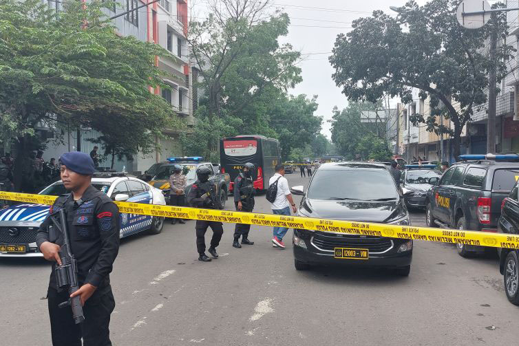 Ledakan kembali terdengar sekitar Mapolsek Astanaanyar Bandung Ledakan kembali terdengar sekitar Mapolsek Astanaanyar Bandung