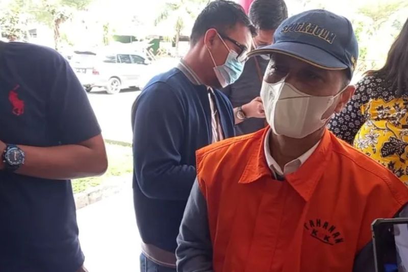KPK limpahkan dua tersangka suap Unila ke Rutan Bandarlampung KPK limpahkan dua tersangka suap Unila ke Rutan Bandarlampung