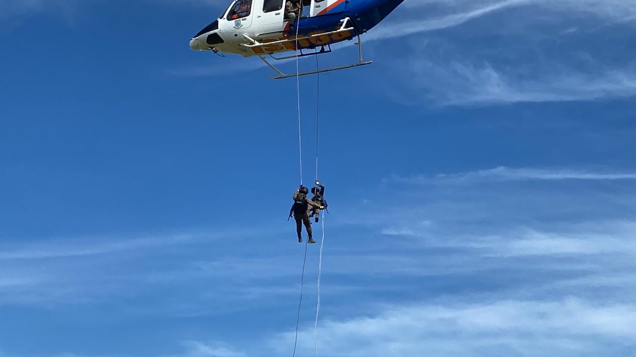 Asah keterampilan, Brimob Kaltim latihan rappelling hell Asah keterampilan, Brimob Kaltim latihan rappelling hell