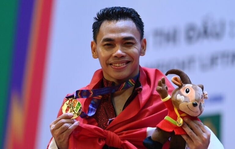 Eko Yuli Irawan bawa perak Kejuaraan Dunia Angkat Besi 2022