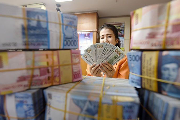 Rupiah Senin pagi melemah 14 poin