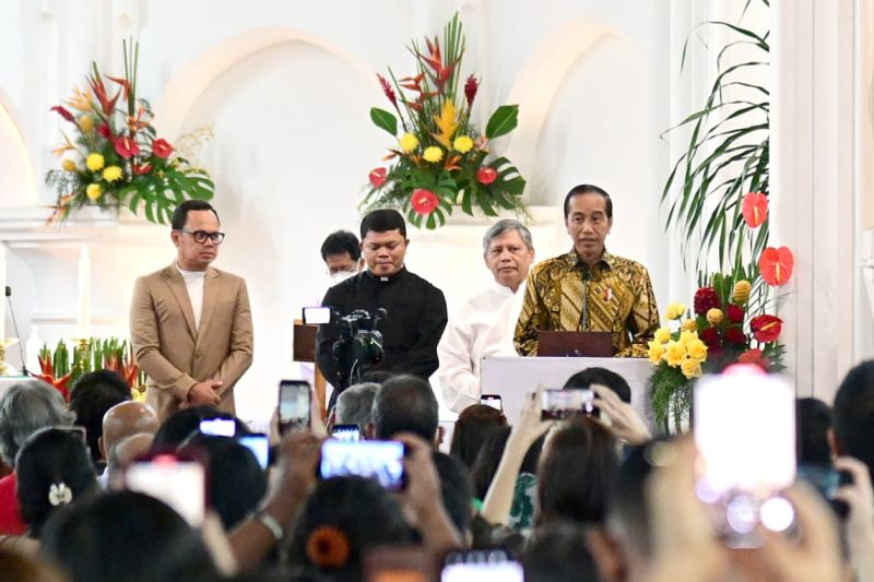 Presiden tinjau peribadatan Natal sembari sapa umat Kristiani di Bogor Presiden tinjau peribadatan Natal sembari sapa umat Kristiani di Bogor