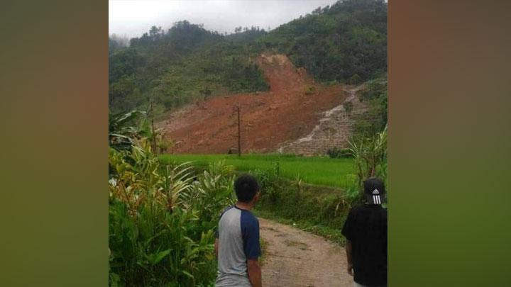 31 Desember 2018: Satu kampung di Cisolok Sukabumi tertimbun tanah longsor