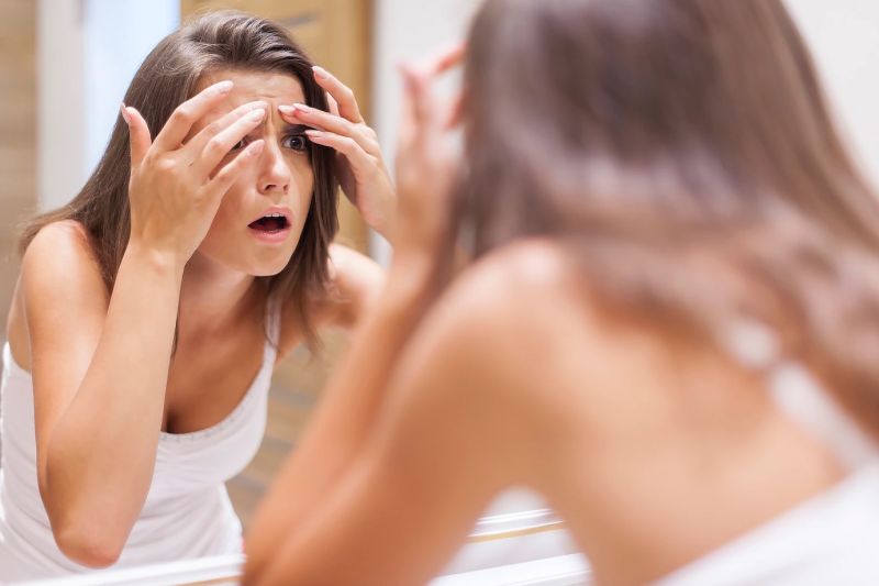 Penggunaan concealer dapat timbulkan jerawat baru