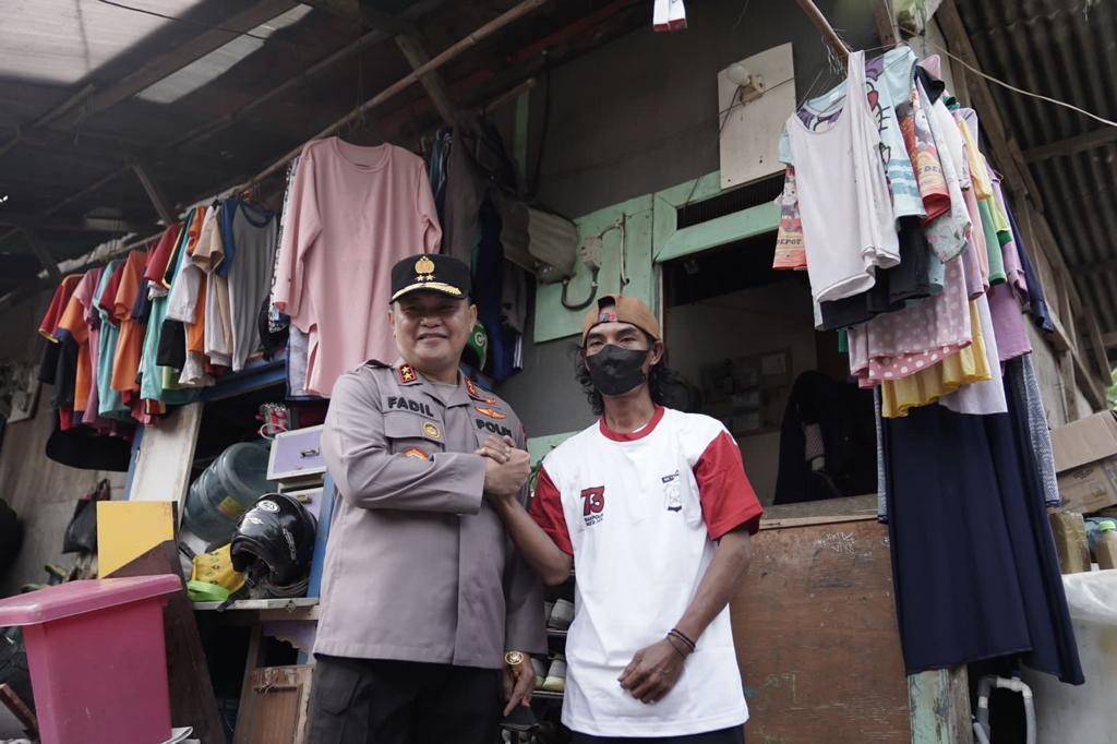 Peringati HUT ke-73, Polda Metro gelar baksos di lapak pemulung, Cilandak Peringati HUT ke-73, Polda Metro gelar baksos di lapak pemulung, Cilandak