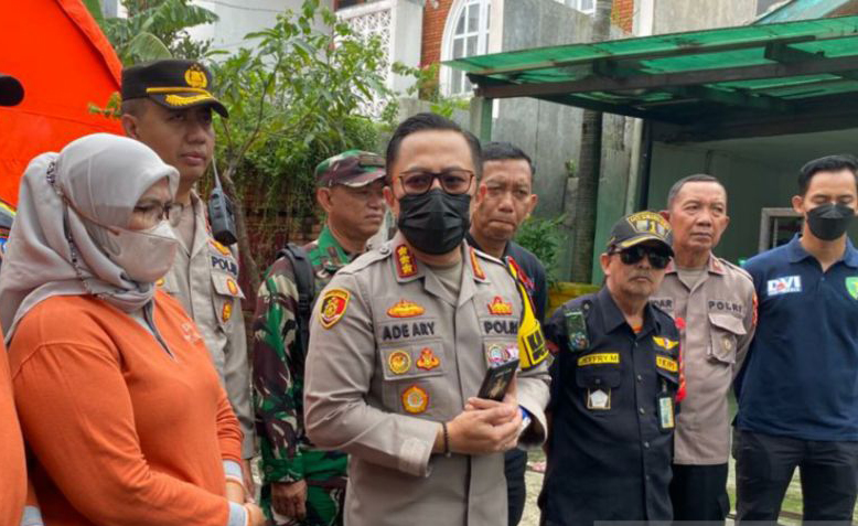 Polres tempatkan petugas di lokasi kebakaran Mampang Polres tempatkan petugas di lokasi kebakaran Mampang