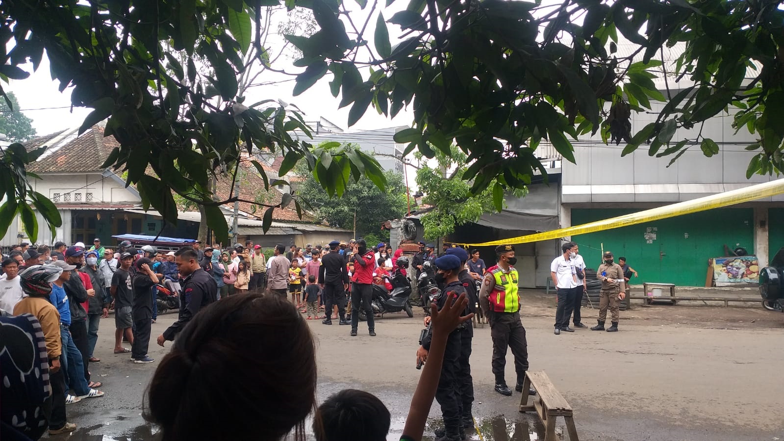 Diduga bom bunuh diri di Polsek Astanaanyar Kota Bandung Diduga bom bunuh diri di Polsek Astanaanyar Kota Bandung