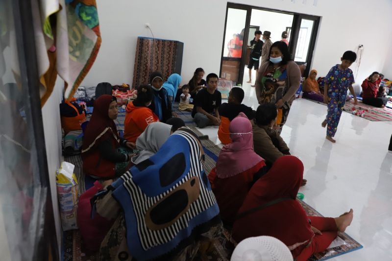 Logistik pengungsi Desa Pronojiwo dikirimkan lewat Kota Malang Logistik pengungsi Desa Pronojiwo dikirimkan lewat Kota Malang