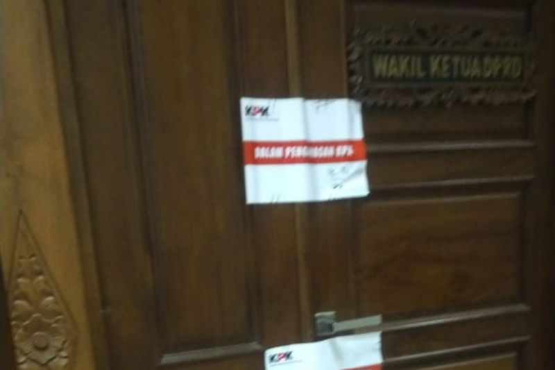 KPK segel kantor Wakil Ketua DPRD Jatim KPK segel kantor Wakil Ketua DPRD Jatim