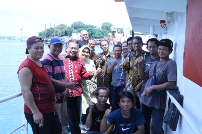 KBRI temui 11 WNI awak kapal yang terdampar di Mombasa Kenya KBRI temui 11 WNI awak kapal yang terdampar di Mombasa Kenya