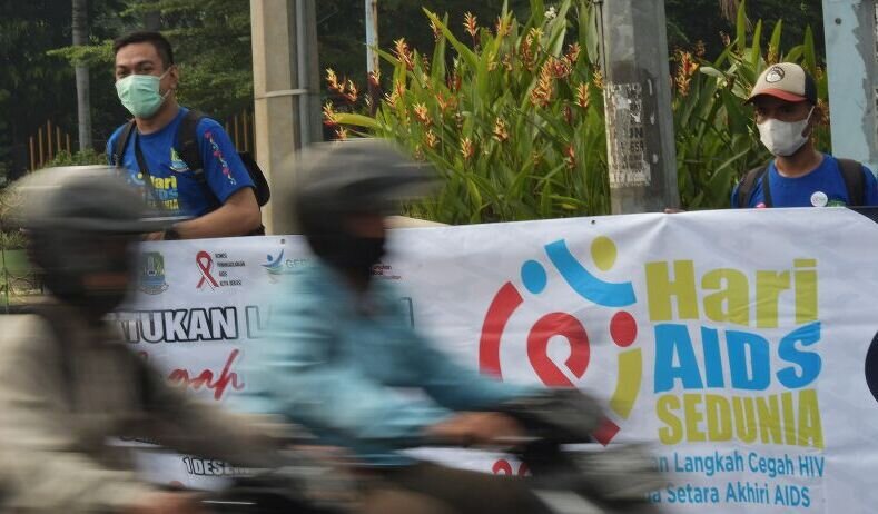 Waspada demam tak beralasan diikuti diare sebagai tanda tertular HIV Waspada demam tak beralasan diikuti diare sebagai tanda tertular HIV
