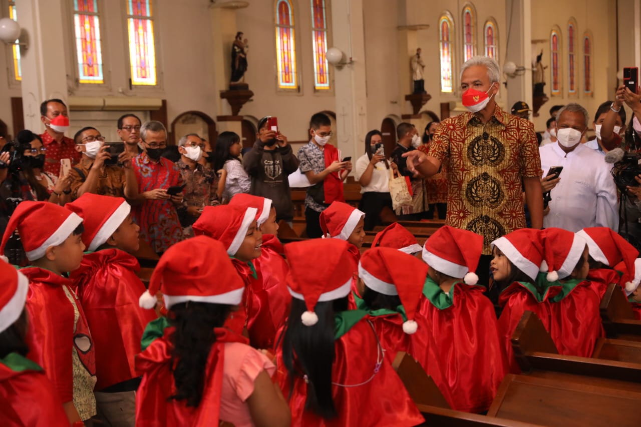 Jelang Natal, Ganjar keliling gereja di Surakarta Jelang Natal, Ganjar keliling gereja di Surakarta