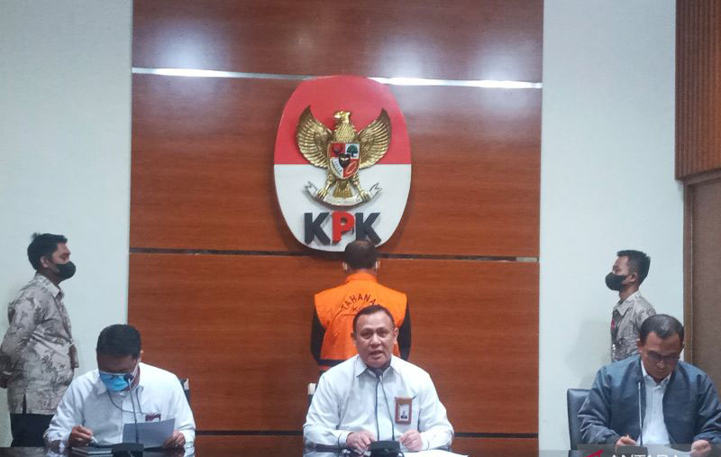 KPK duga Hakim Yustisial MA Edy Wibowo terima suap Rp3,7 miliar KPK duga Hakim Yustisial MA Edy Wibowo terima suap Rp3,7 miliar