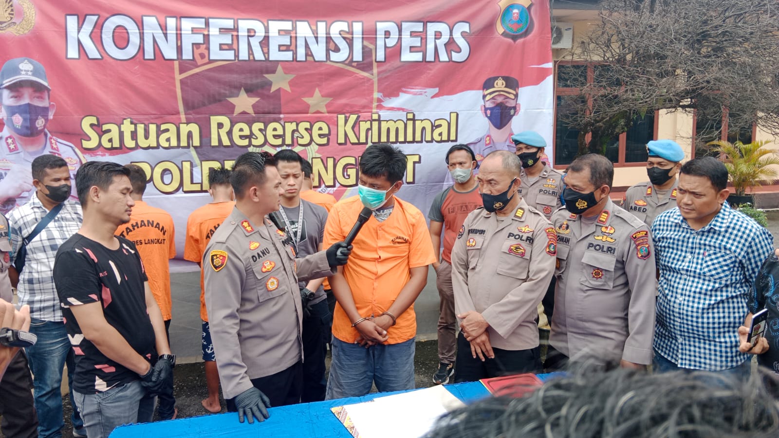 Empat pelaku curas supir truk di jalinsum Tanjung Pura ditangkap Empat pelaku curas supir truk di jalinsum Tanjung Pura ditangkap