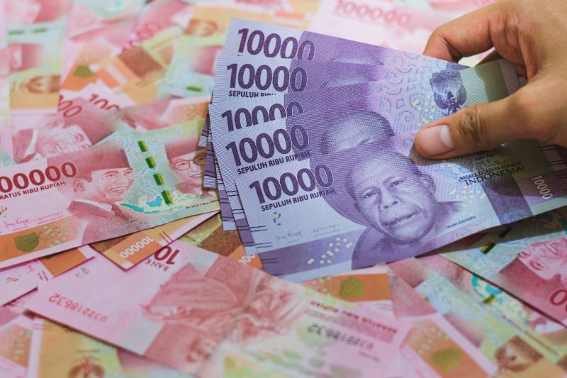 Rupiah menguat di tengah investor pertimbangkan data ekonomi Rupiah menguat di tengah investor pertimbangkan data ekonomi