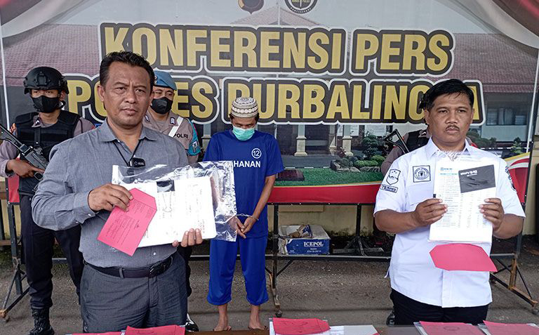 Polres Purbalingga tangkap seorang warga Ciamis tipu Rp7,6 miliar Polres Purbalingga tangkap seorang warga Ciamis tipu Rp7,6 miliar