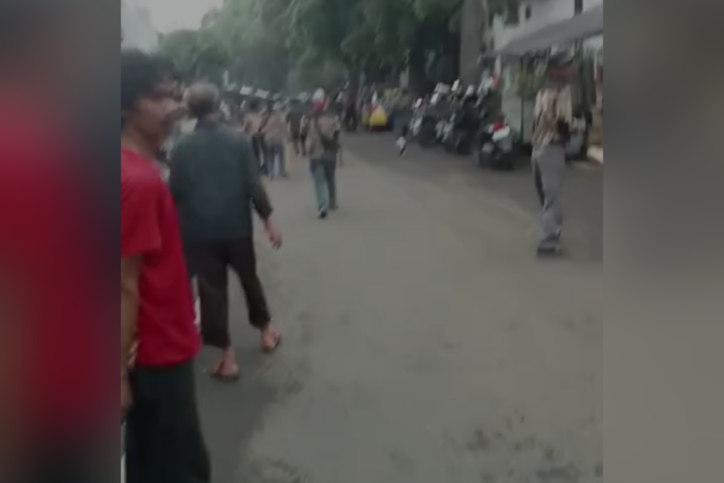 Ledakan di Polsek Astanaanyar Bandung diduga bom bunuh diri Ledakan di Polsek Astanaanyar Bandung diduga bom bunuh diri