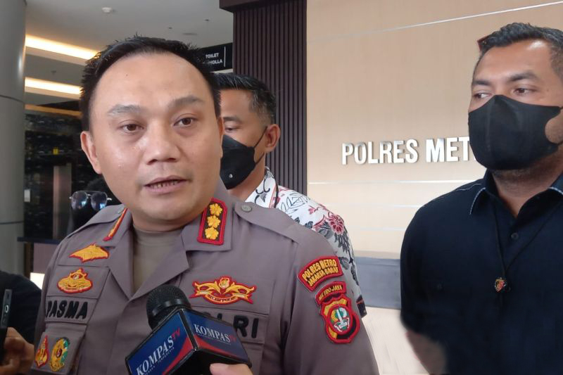Jajaran Polres Jakbar sambangi 100 lokasi guna mendengar keluhan warga Jajaran Polres Jakbar sambangi 100 lokasi guna mendengar keluhan warga