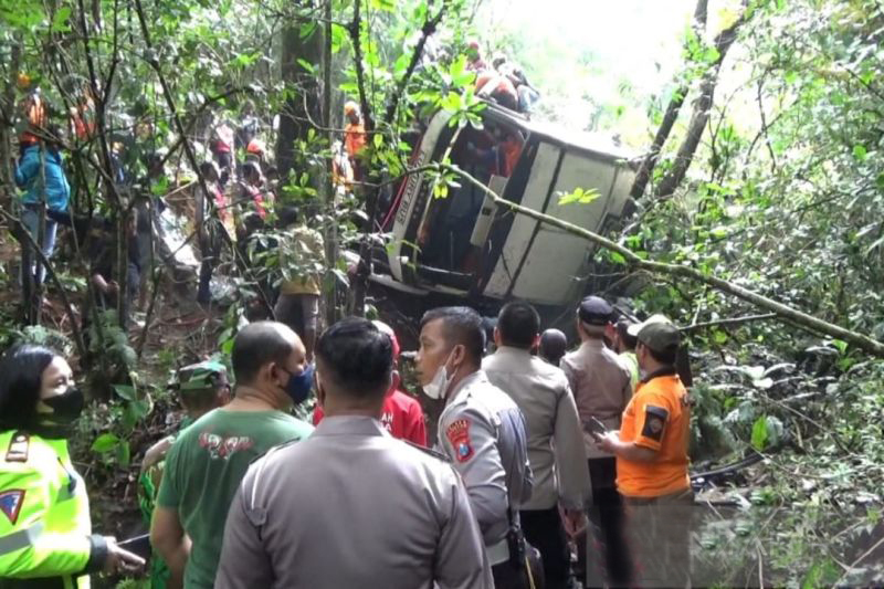 Polres Magetan selidiki penyebab bus masuk jurang tewaskan tujuh orang