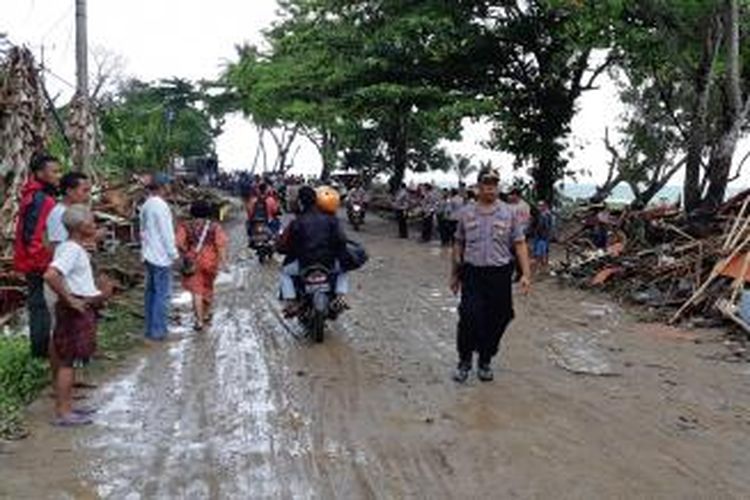 22 Desember 2018: Tsunami Selat Sunda menewaskan ratusan orang 22 Desember 2018: Tsunami Selat Sunda menewaskan ratusan orang