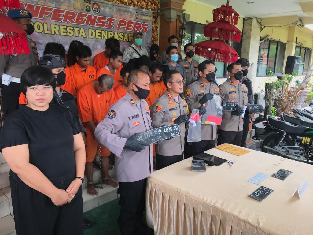 Satreskrim Polresta Denpasar tangkap 16 tersangka kasus curanmor Satreskrim Polresta Denpasar tangkap 16 tersangka kasus curanmorÂ