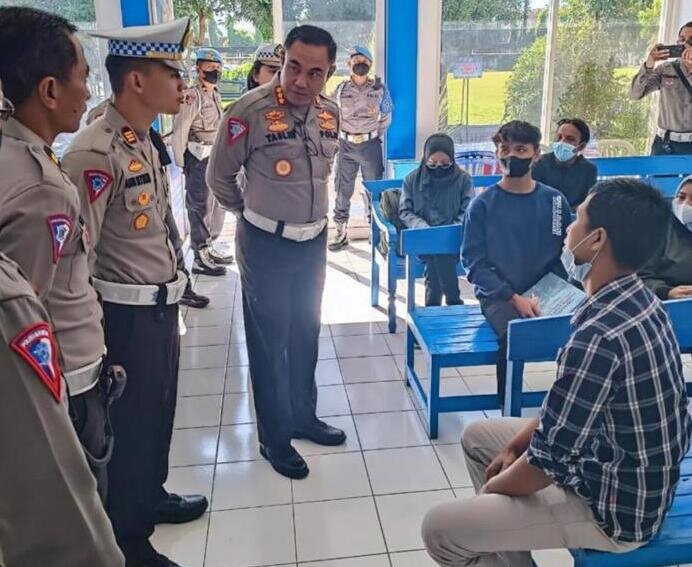 Cegah penyimpangan, Dirlantas Polda Jatim sidak pelayanan SIM di Madiun