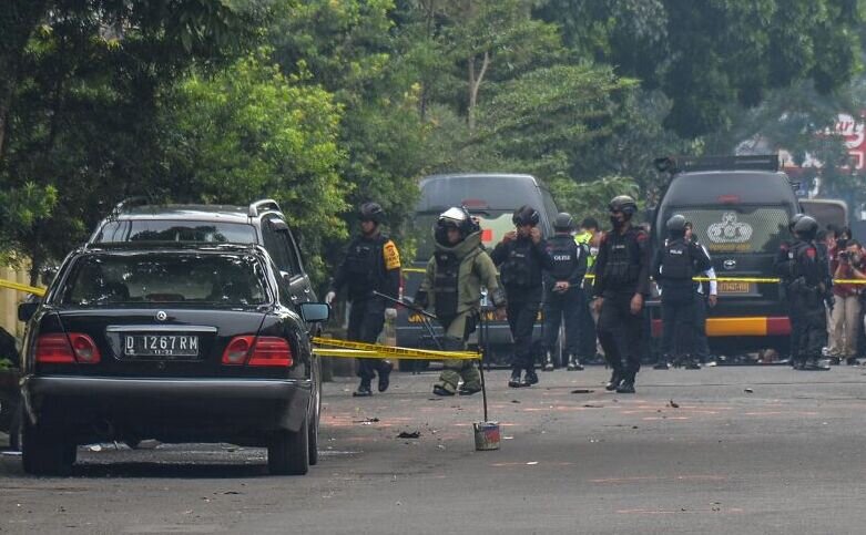 Densus 88 Antiteror selidik pelaku bom bunuh diri Mapolsek Astanaanyar Densus 88 Antiteror selidik pelaku bom bunuh diri Mapolsek Astanaanyar