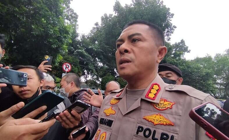 Kabidhumas Polda Jabar sebut satu polisi tewas akibat bom Astanaanyar